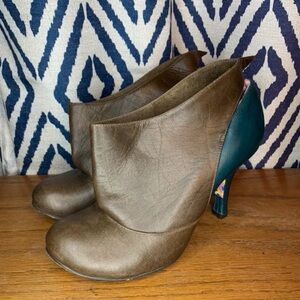 Irregular Choice Leather Zooom Brown and Blue Stiletto Style Retro Heel-Size 9.5